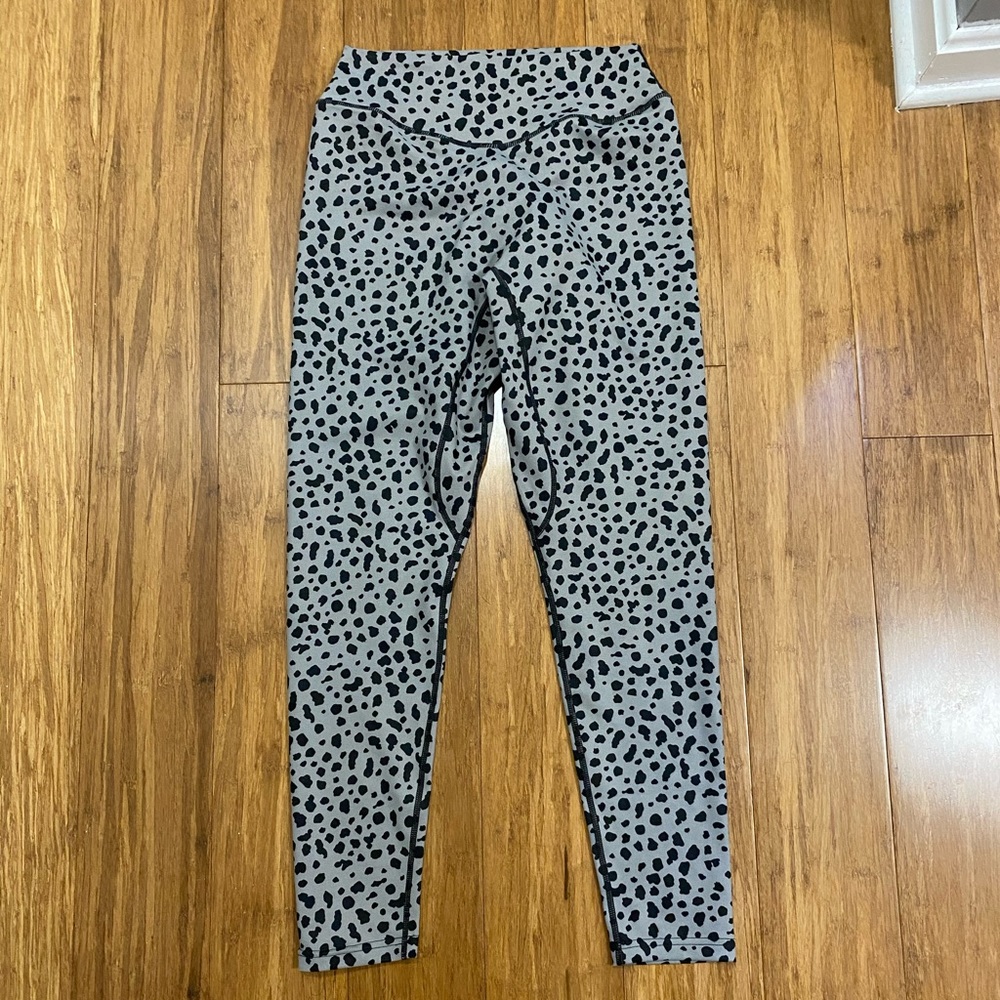 Balance Athleta 7/8th Snow Leopard Leggings